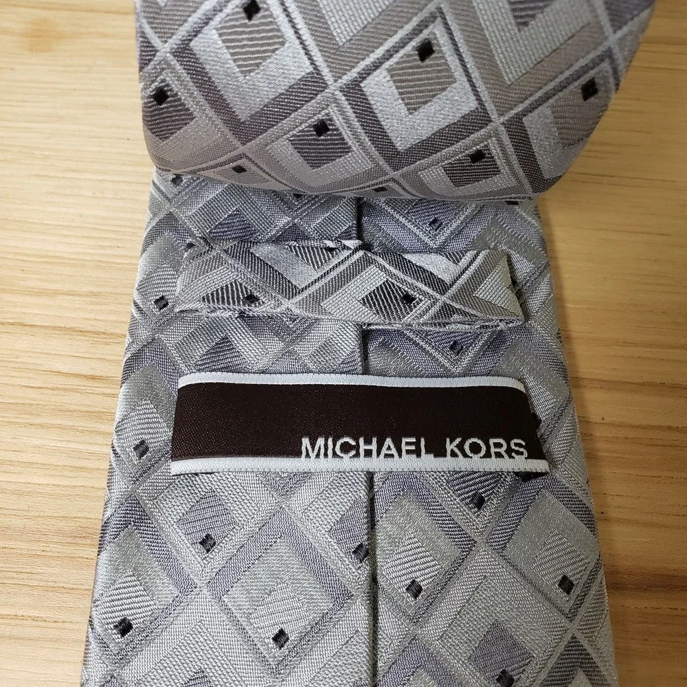 Michael Kors Men's 100%‎ Silk Neck Tie Gray Geometric Diamond Print Office